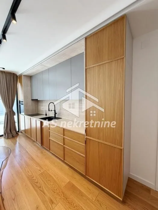 Rent, three bedroom apartment, 125m², Crveni Krst, Beograd