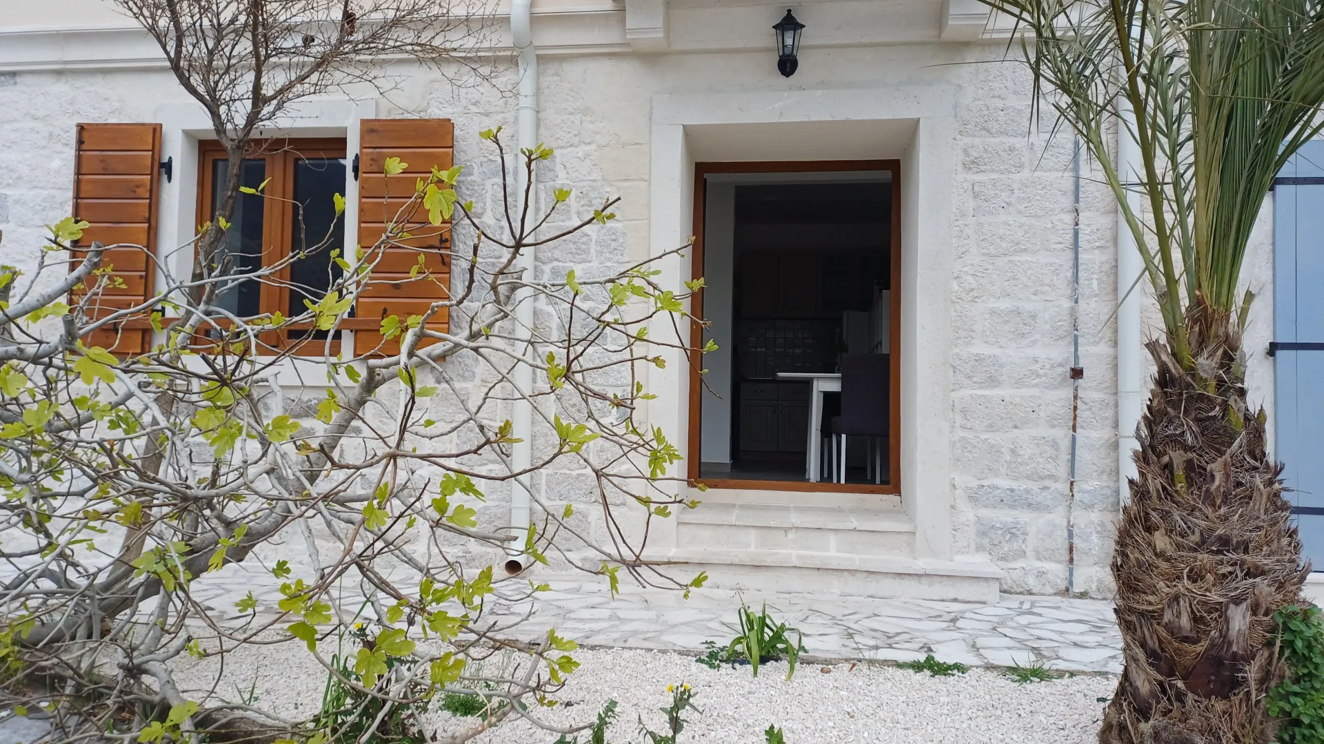 Izdavanje, jednosoban stan, 55m², Lepetani, Tivat