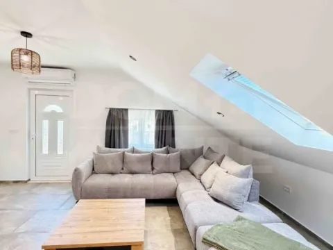 Rent, two bedroom apartment, 80m², Tivat, Crna Gora - image 8