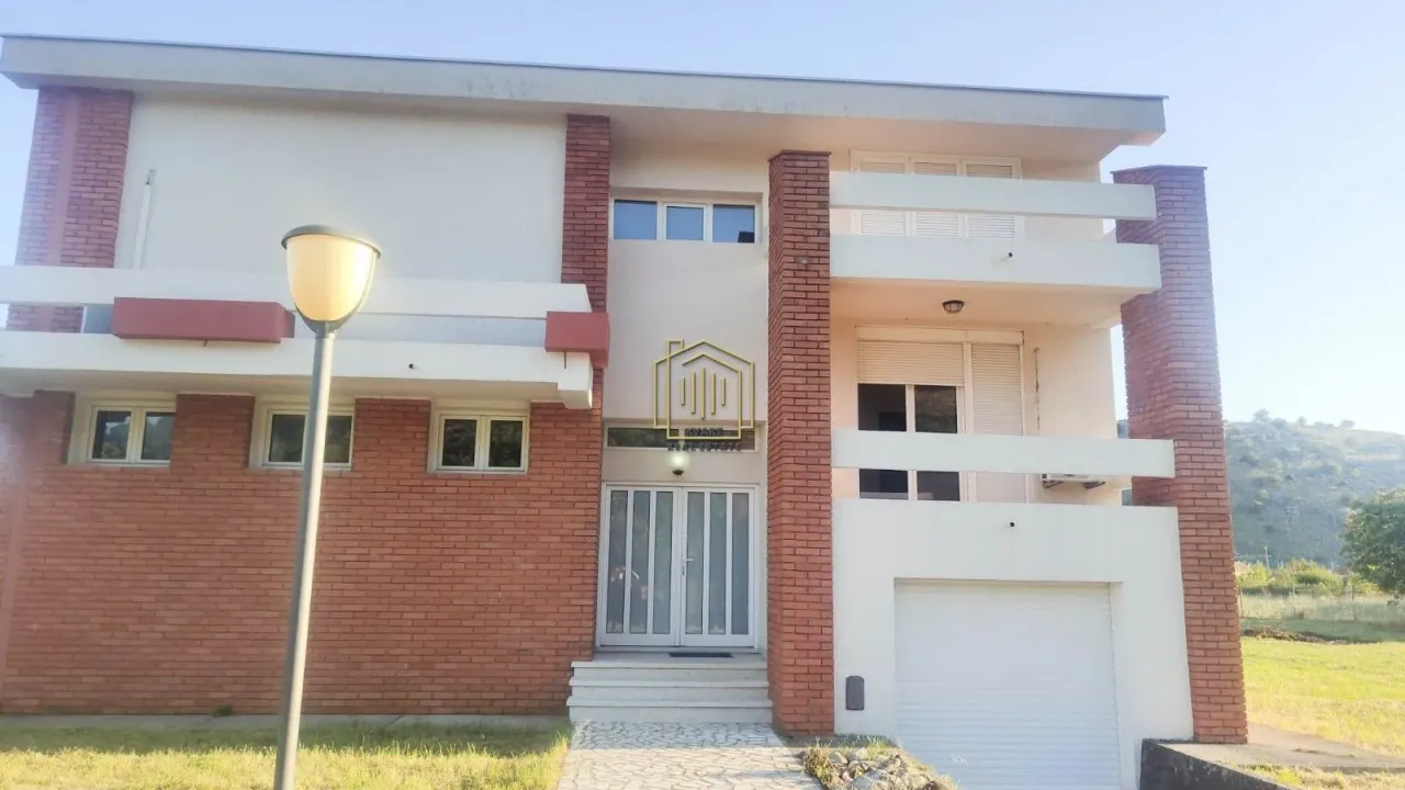 Izdavanje, kuća, 400m², Rogami, Podgorica