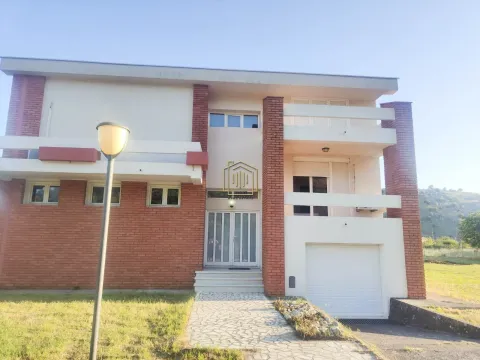 Izdavanje, kuća, 400m², Rogami, Podgorica