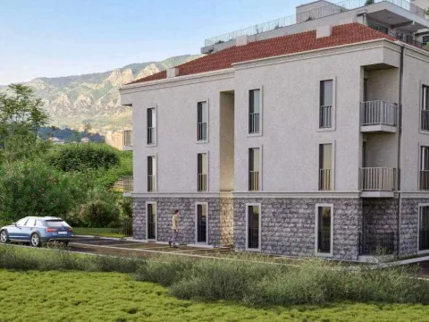 Prodaja, jednosoban stan, 38m², Dobrota, Kotor - image 1