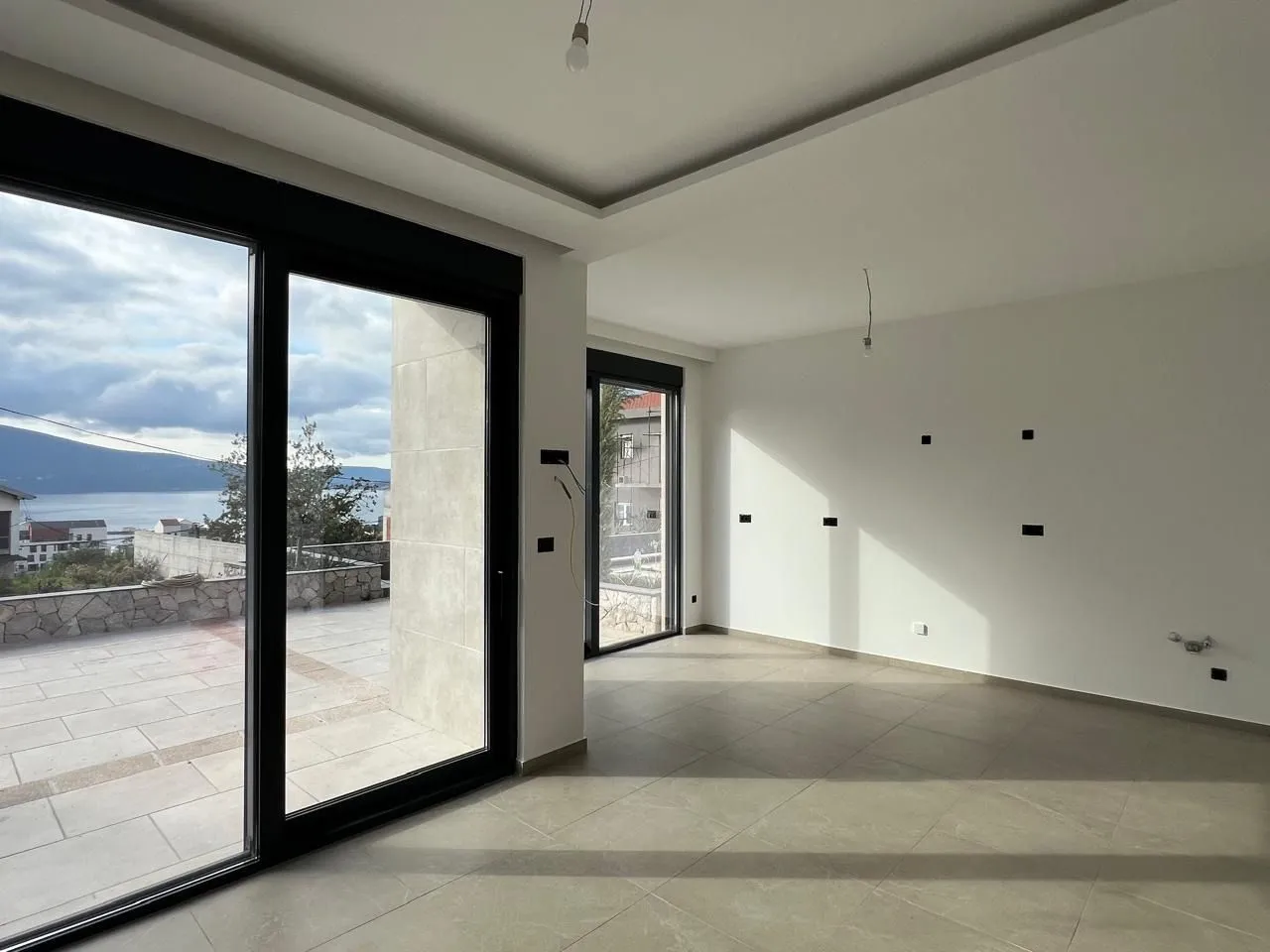 Prodaja, četvorosoban stan, 124m², Tivat, Crna Gora