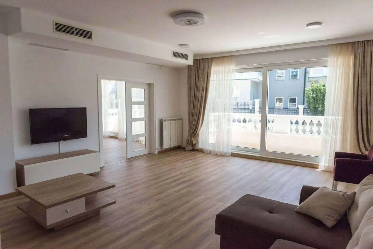 Izdavanje, kuća, 1400m², Savski Venac, Beograd