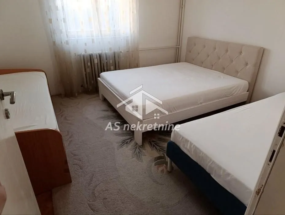 Izdavanje, trosoban stan, 80m², Savski Venac, Beograd