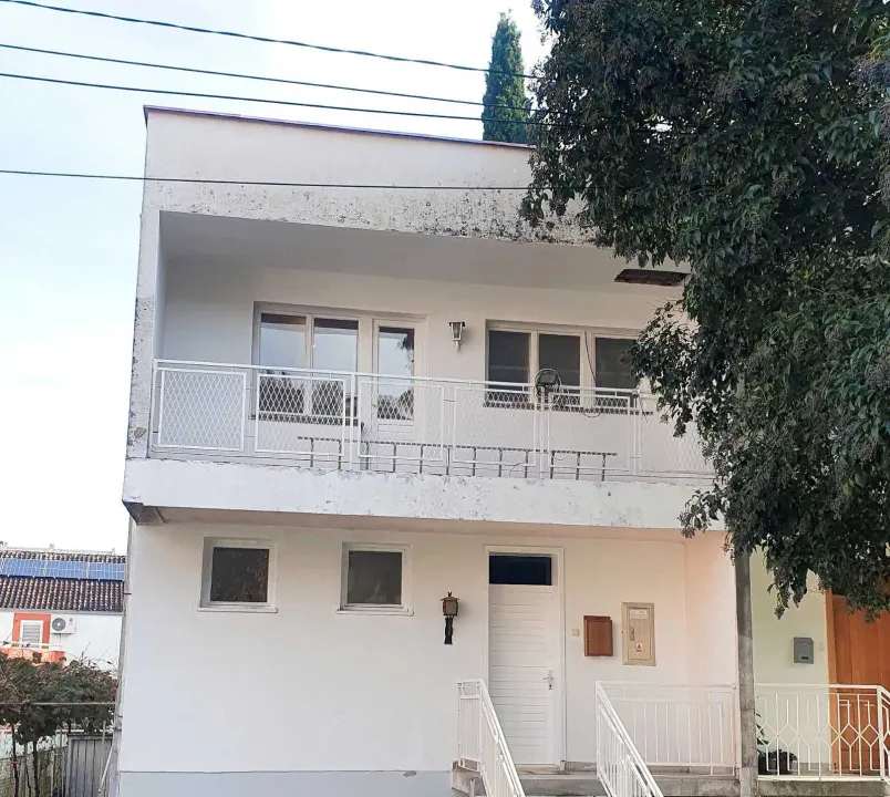 Prodaja, kuća, 180m², Momišići, Podgorica