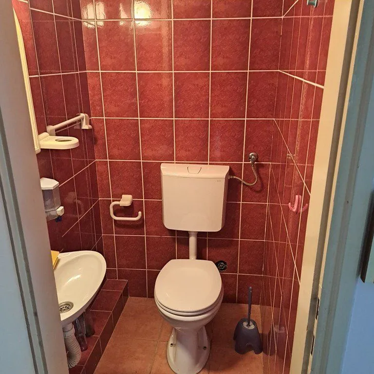 Izdavanje, trosoban stan, 103m², Blok 5, Podgorica