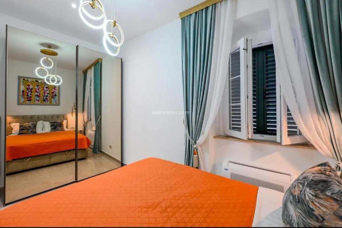 Prodaja, trosoban stan, 90m², Grad, Kotor
