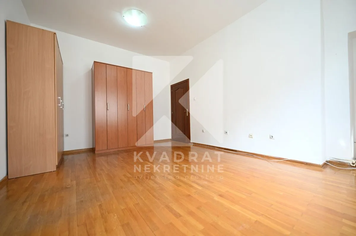 Izdavanje, dvosoban stan, 65m², Centar, Podgorica