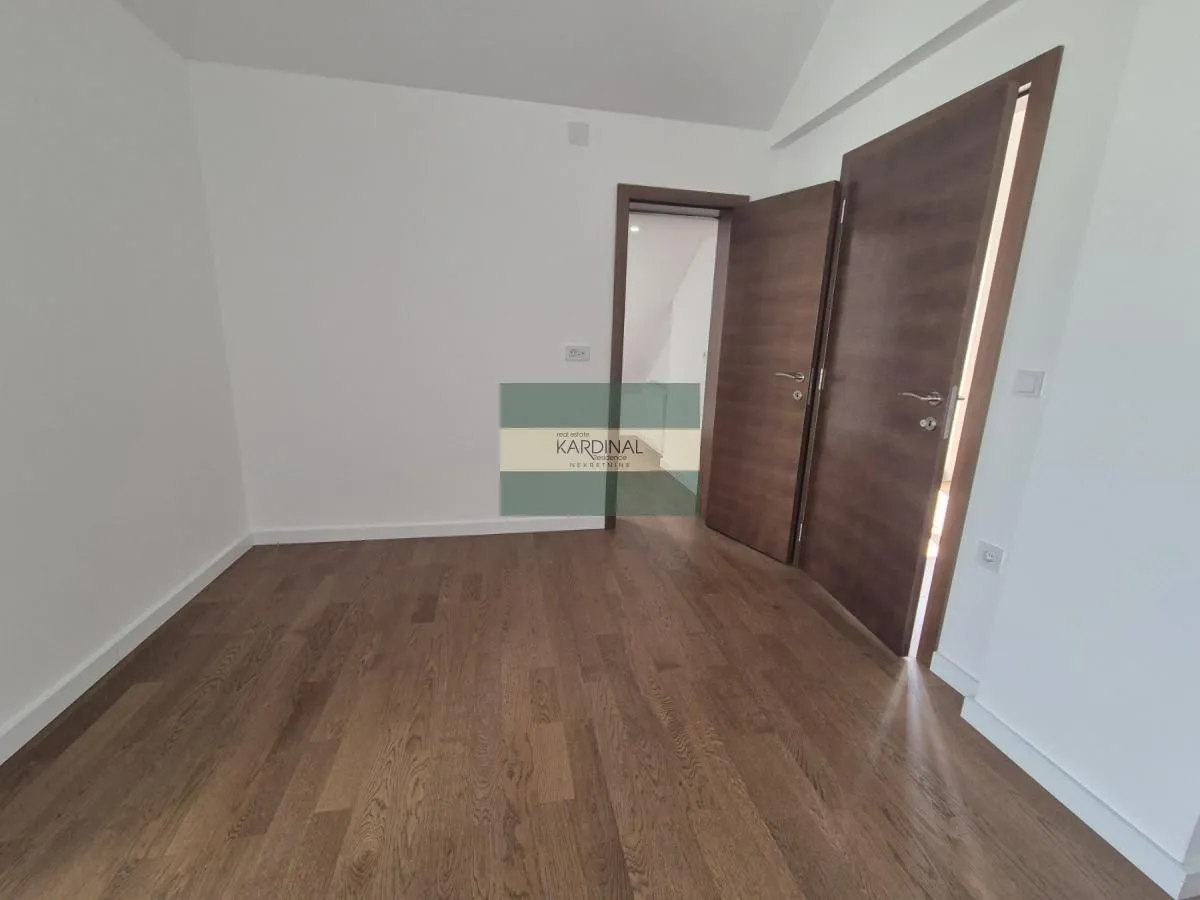Prodaja, trosoban stan, 79m², Erdoglija, Kragujevac