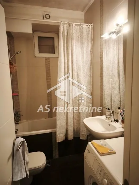 Prodaja, trosoban stan, 53m², Vračar Hram, Vračar Sve Podlokacije