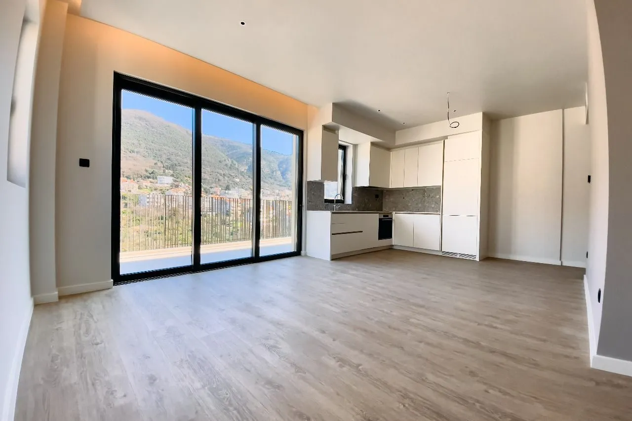 Prodaja, dvosoban stan, 102m², Tivat, Crna Gora