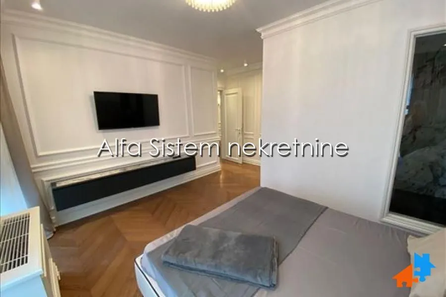 Izdavanje, četvorosoban stan, 140m², Čubura, Beograd