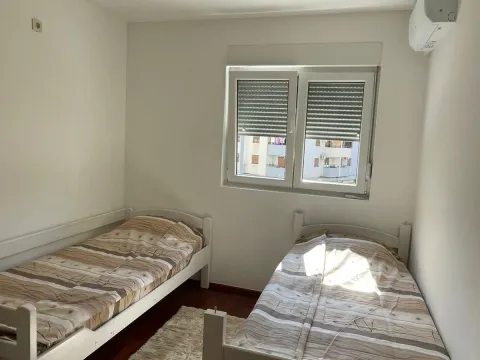 Izdavanje, trosoban stan, 40m², Stari Aerodrom, Podgorica - image 11