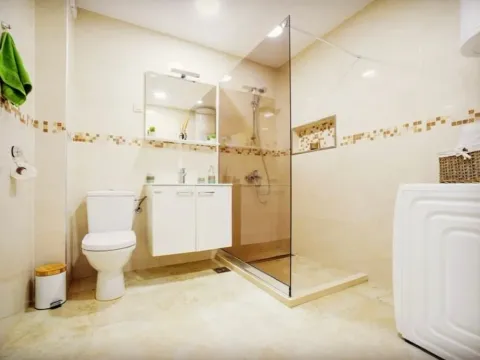 Izdavanje, dvosoban stan, 83m², Gradiošnica, Tivat - image 10