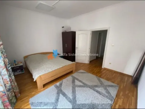 Izdavanje, trosoban stan, 80m², Vračar Hram, Vračar Sve Podlokacije - image 11