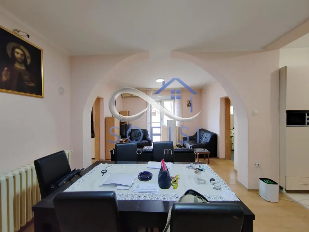 Prodaja, kuća, 189m², Salajka, Novi Sad Sve Podlokacije