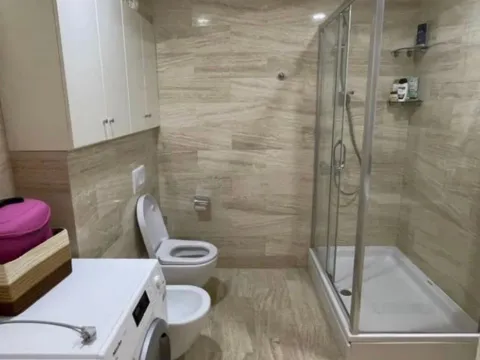 Izdavanje, trosoban stan, 130m², Centar, Budva - image 10