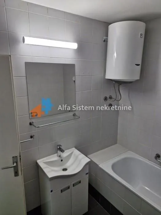 Izdavanje, trosoban stan, 77m², Novi Beograd Sve Podlokacije, Beograd