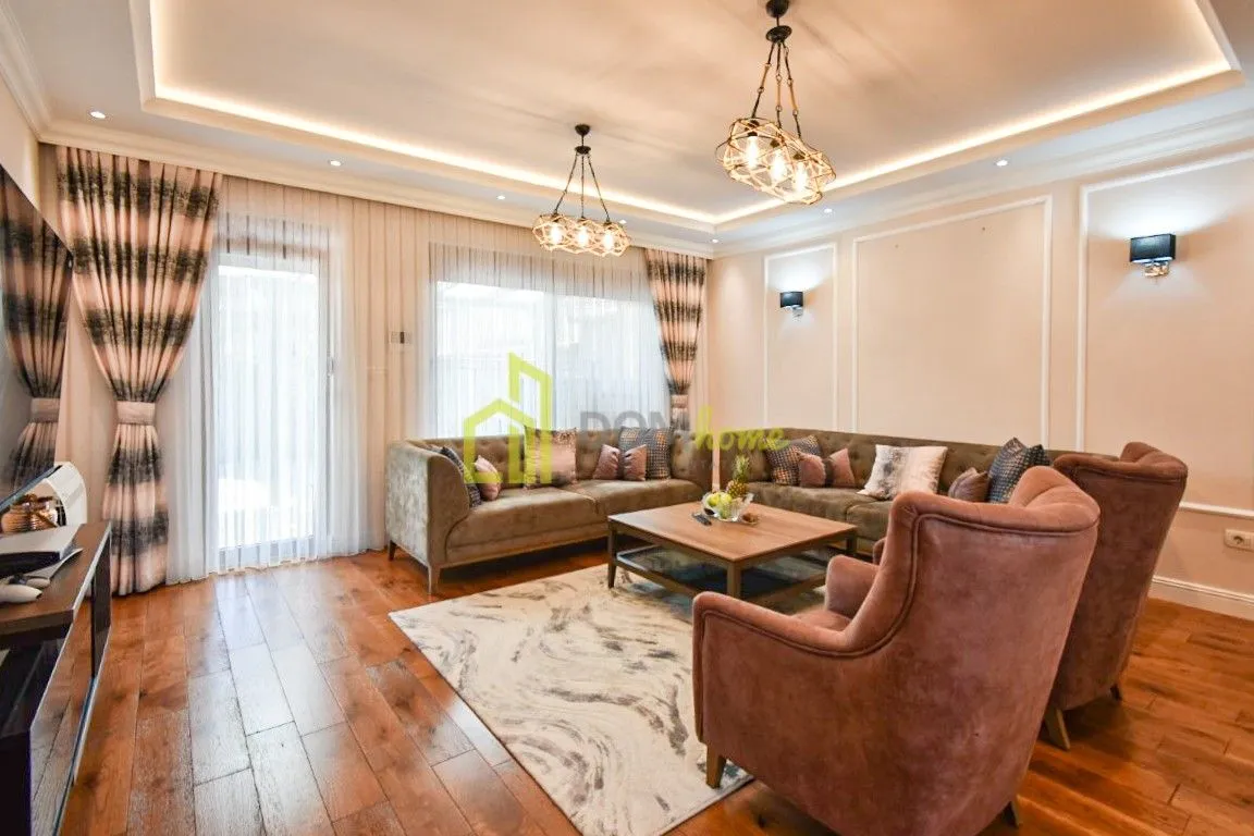 Rent, house, 280m², Stara Varoš, Podgorica