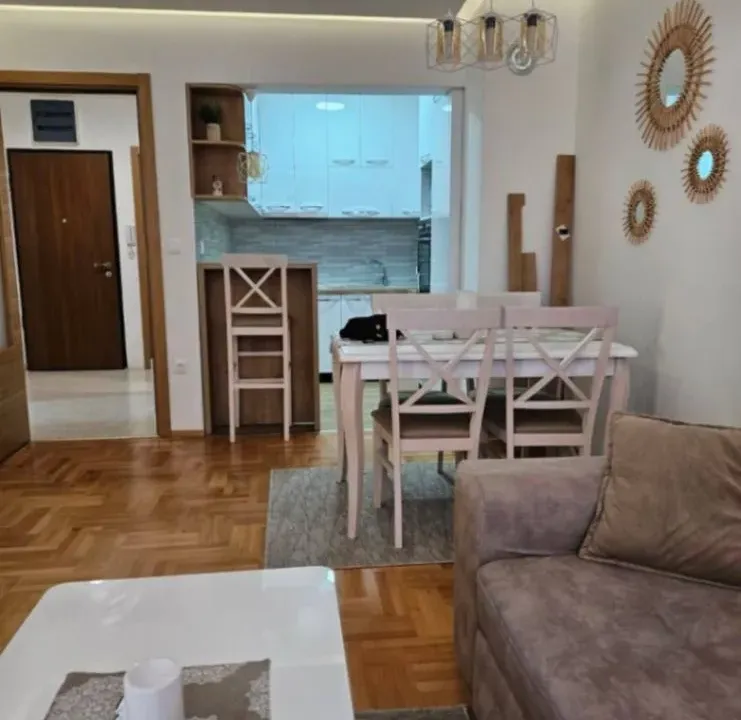 Izdavanje, trosoban stan, 78m², Dubovica, Budva
