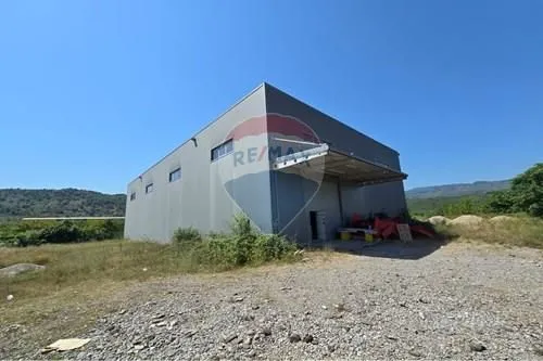 Rent, office space, 513m², Danilovgrad, Crna Gora