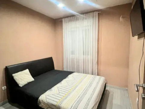 Izdavanje, dvosoban stan, 90m², Zlatica, Podgorica - image 9