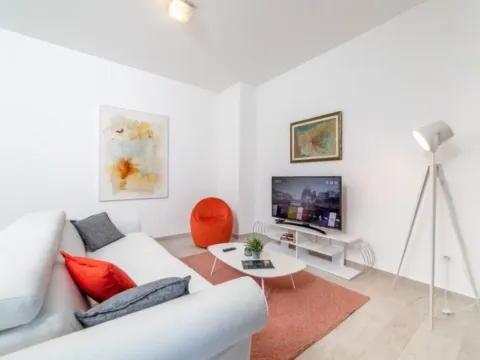 Izdavanje, jednosoban stan, 54m², Centar, Budva - image 8