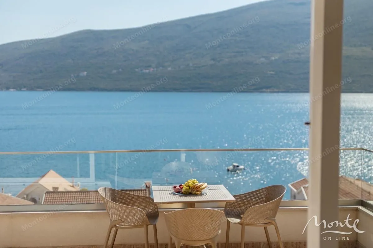 Prodaja, dvosoban stan, 138m², Baošići, Herceg Novi