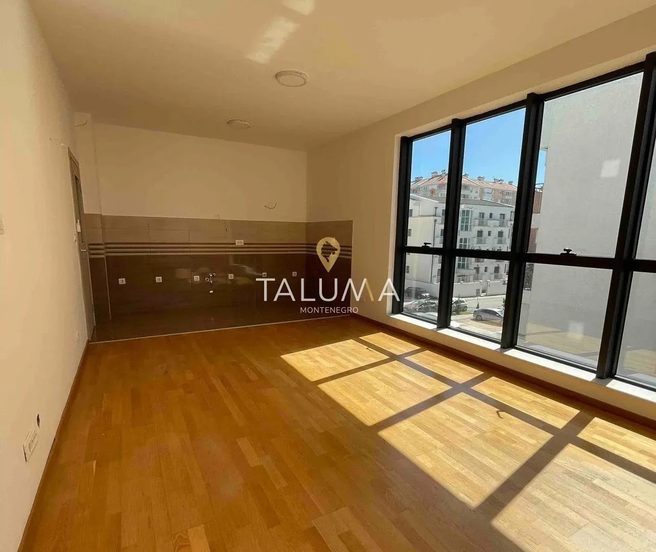 Izdavanje, dvosoban stan, 74m², Stari Aerodrom, Podgorica