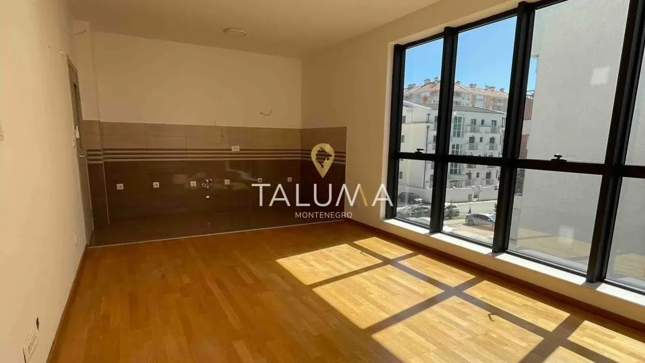 Izdavanje, dvosoban stan, 74m², Stari Aerodrom, Podgorica