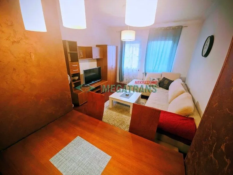 Izdavanje, trosoban stan, 80m², Adamovićevo Naselje, Novi Sad Sve Podlokacije