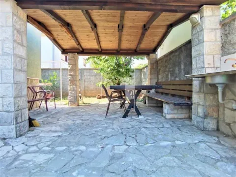 Izdavanje, kuća, 250m², Stari Aerodrom, Podgorica - image 25