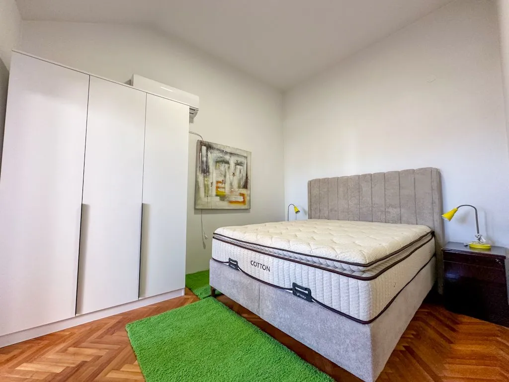 Izdavanje, kuća, 250m², Gorica C, Podgorica
