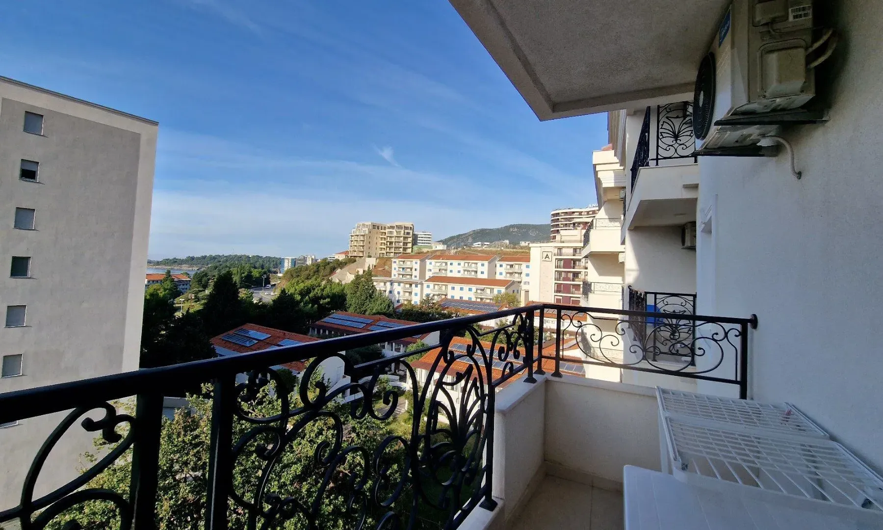 Rent, one bedroom apartment, 45m², Bečići, Budva