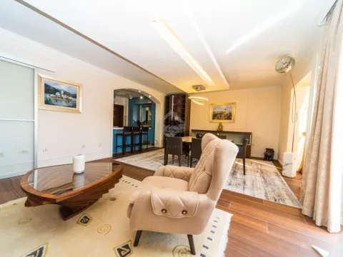 Izdavanje, trosoban stan, 200m², Gorica C, Podgorica - image 5