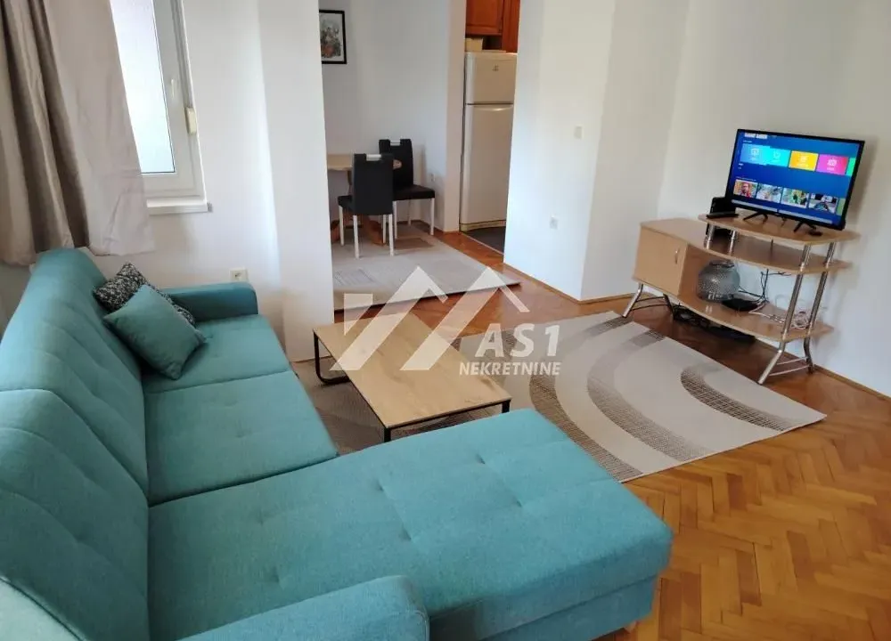 Izdavanje, dvosoban stan, 61m², Centar, Novi Sad