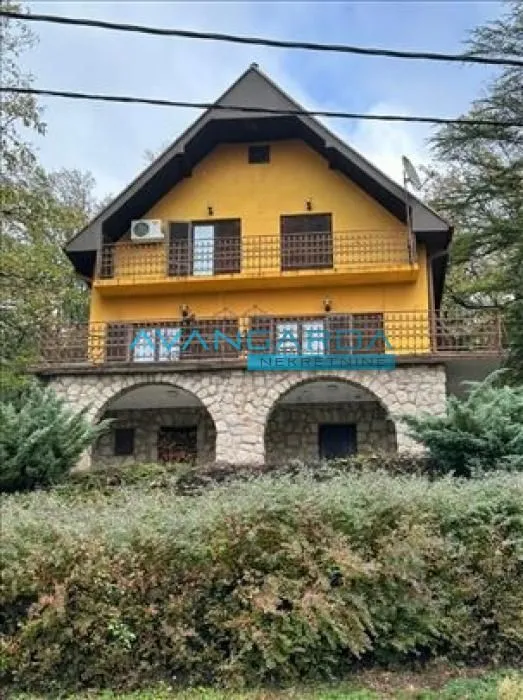 Izdavanje, stan, 250m², Sopot, Beograd