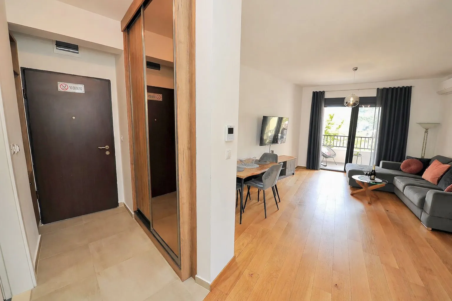 Rent, one bedroom apartment, 50m², Bečići, Budva