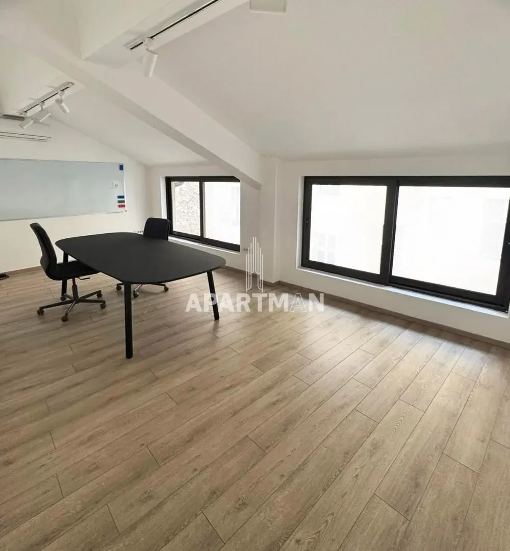 Izdavanje, poslovni prostor, 382m², Stari Grad, Beograd