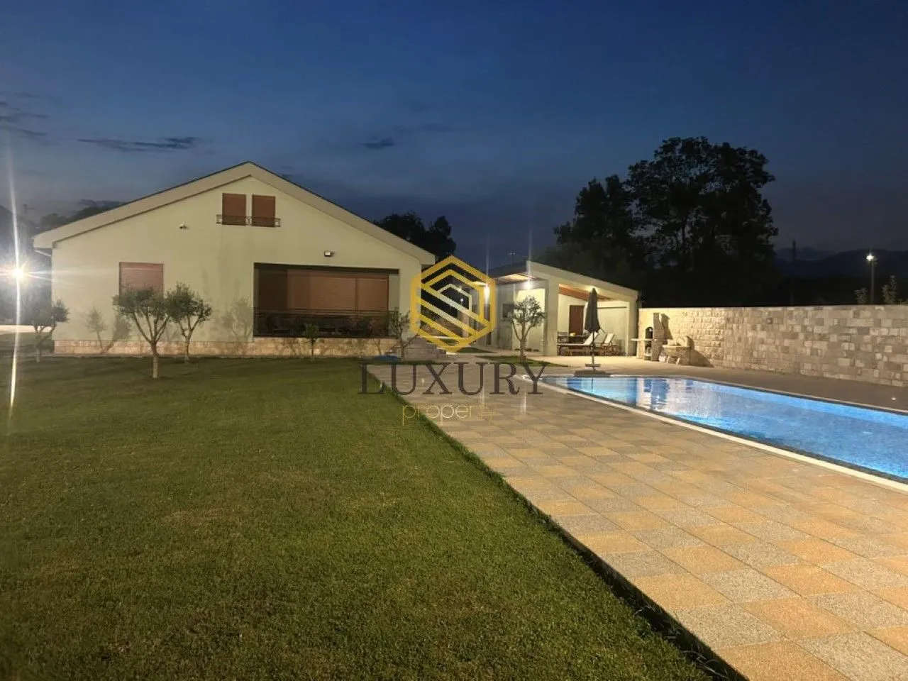 Rent, house, 220m², Ćurilac, Danilovgrad