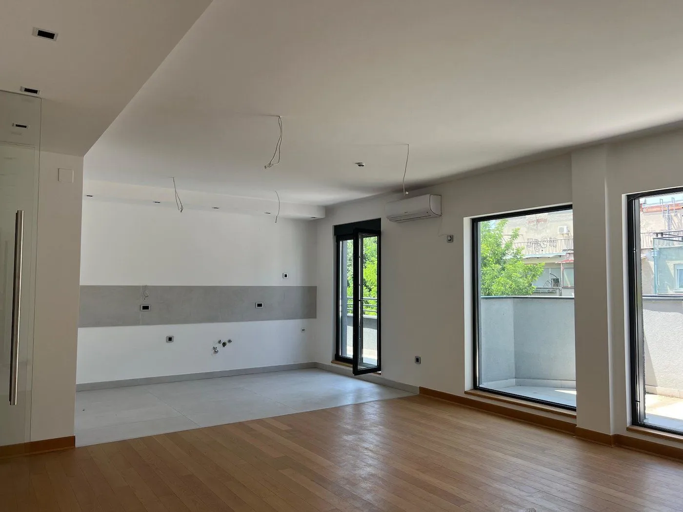 Prodaja, jednosoban stan, 240m², Adamovićevo Naselje, Novi Sad Sve Podlokacije