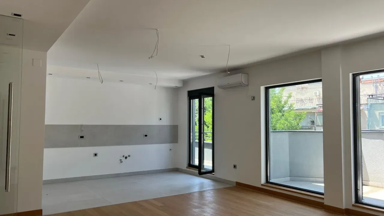 Prodaja, jednosoban stan, 240m², Adamovićevo Naselje, Novi Sad Sve Podlokacije