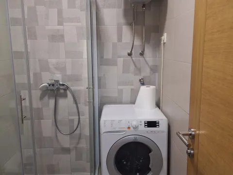 Izdavanje, jednosoban stan, 54m², Kalimanj, Tivat - image 10