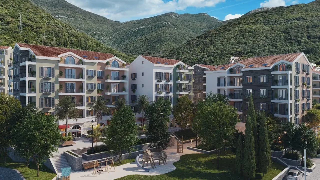 Eksterijer stambenog kompleksa sa uređenim dvorištem i zelenilom.