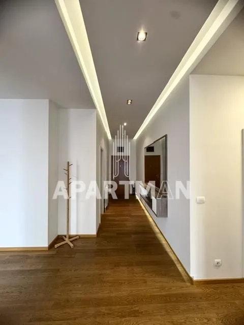 Izdavanje, trosoban stan, 240m², Vukov Spomenik, Zvezdara Sve Podlokacije