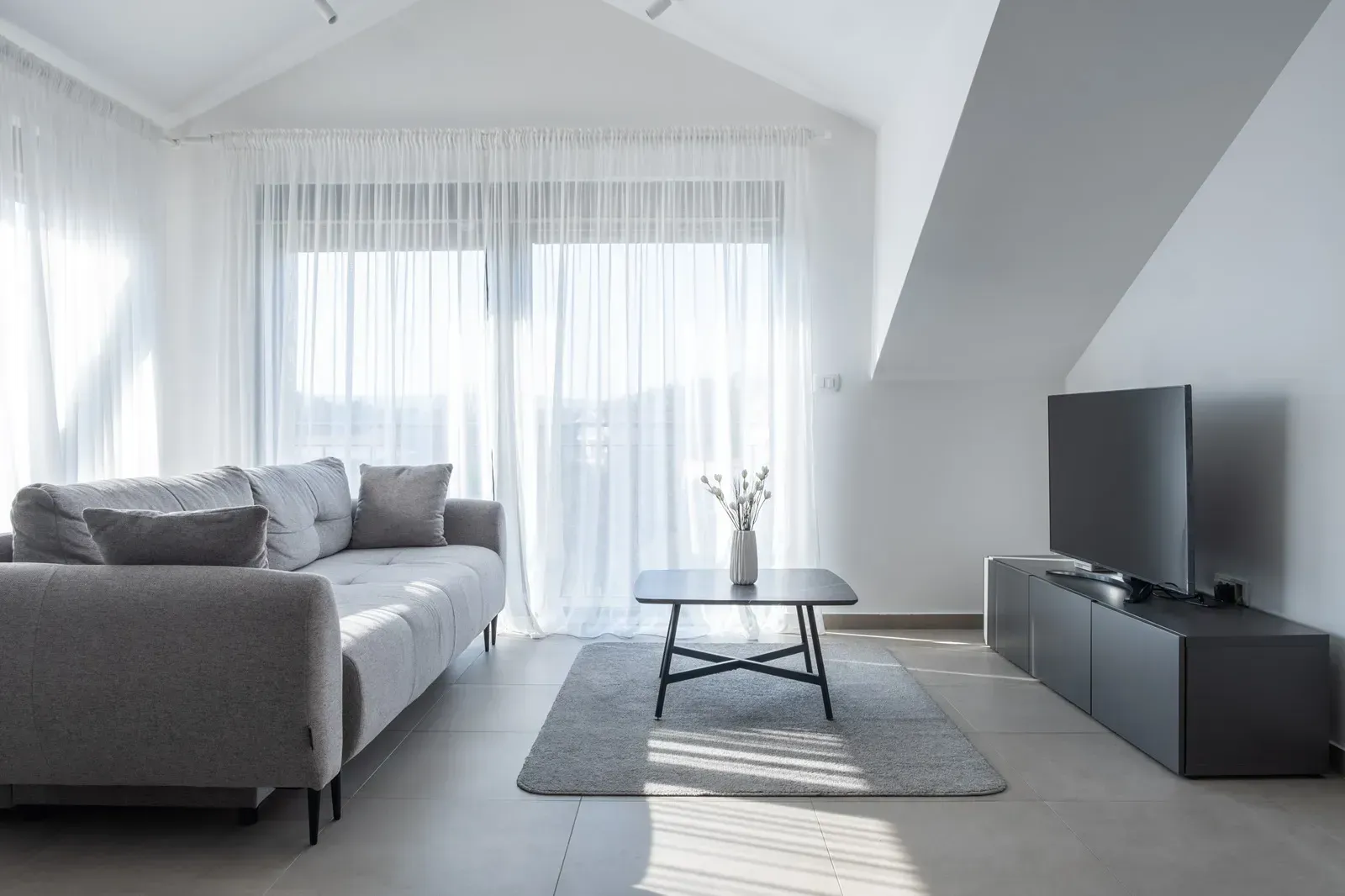 Izdavanje, stan, 70m², Tivat, Crna Gora