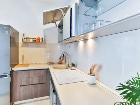 Rent, one bedroom apartment, 81m², Bulevar, Budva - image 8