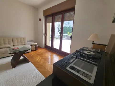 Izdavanje, trosoban stan, 145m², Preko Morače, Podgorica - image 10