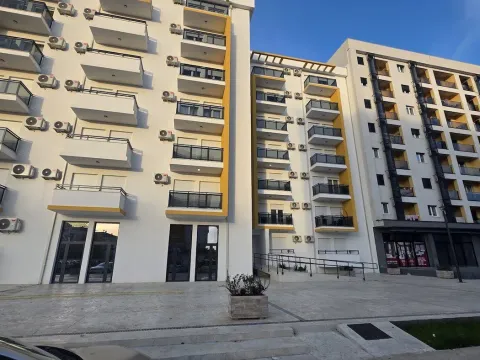 Prodaja, stan, 45m², Pobrežje, Podgorica - image 8